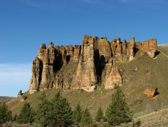View of the Clarno Palisades off Route 218
